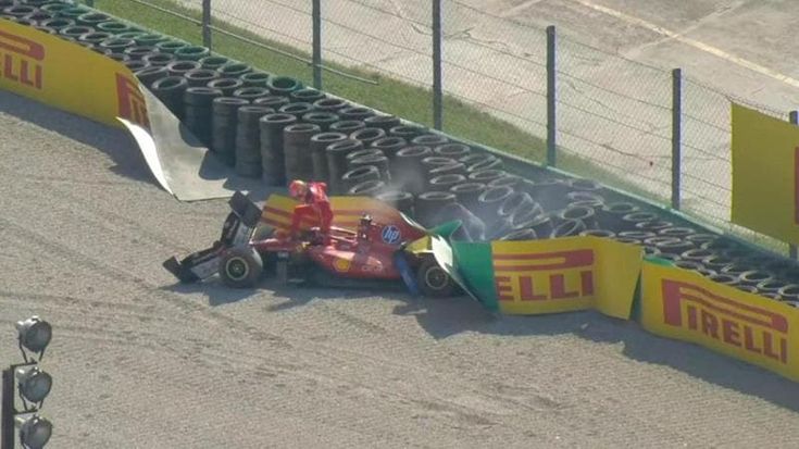 Leclerc a muro a Monza: Ferrari distrutta, lui illeso. Alla partenza scintille con Hamilton