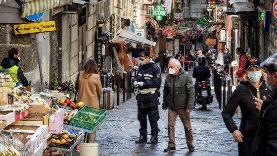 Coronavirus, de Magistris: "Ci sono assembramenti e casi peculiari"