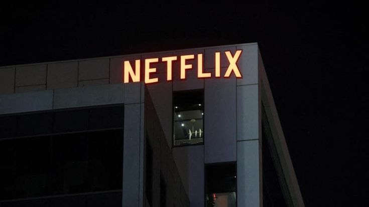 Netflix, addio al piano base. Ecco come cambia il costo degli abbonamenti