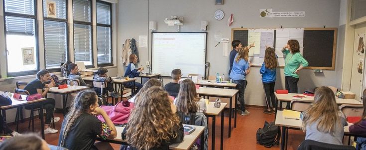Coronavirus, i prof scrivono a Conte e Azzolina: "Diamo parte della carta docenti a chi soffre"