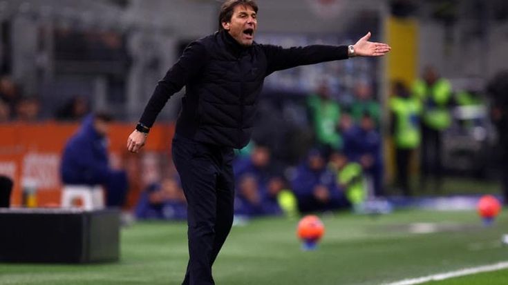 Conte saluta il Napoli, De Laurentiis al bivio: offerti 2 miliardi, dagli Usa “trattativa avanzata”