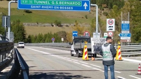 Gran San Bernardo, si dimette il presidente: nuova tegola per il tunnel dopo il crollo e la chiusura