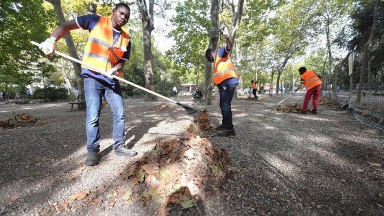 Edilizia, agricoltura, servizi domestici. Più stranieri lavorano, ma guadagnano meno