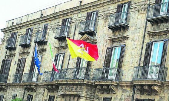 La banda, i cavalli, il catalogo prezzi: viaggio nel dedalo degli uffici inutili alla Regione