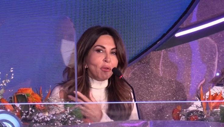Sanremo 2022, tutte le battute irresistibili di Sabrina Ferilli in risposta ai giornalisti
