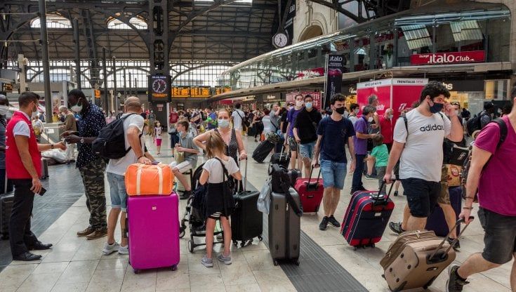 Natale in treno ai tempi del Covid: ecco le offerte di Fs e Italo