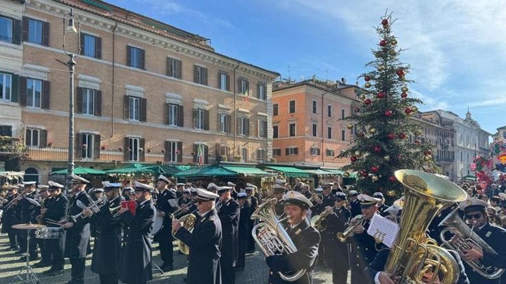 Immacolata da record a Roma: un milione di turisti per l’inizio delle feste