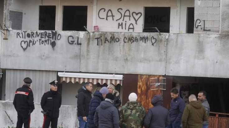 Scampia, sgomberata l’ultima Vela. Il sindaco Manfredi: “Ora via ai lavori, non è più Gomorra”
