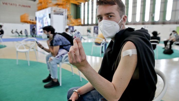 Covid, Toscana, “Prima i maturandi”, Giani chiede priorità anche per gli sposi. Da ieri sera via al last minute
