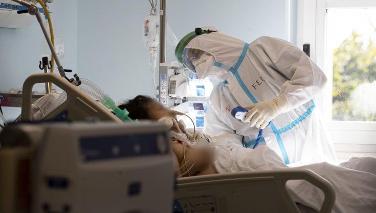 Covid, calano i contagiati: nelle ultime ventiquattr'ore si fermano a 636 casi