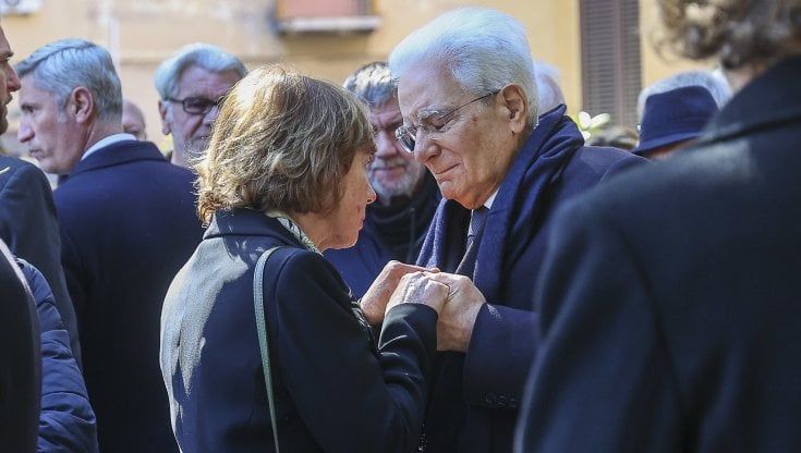 L'ultimo saluto al medico del Quirinale, Mattarella si commuove per l'amico Francesco