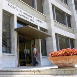 Roma, boom di camici bianchi alla Cattolica: 25 per cento di iscritti in più al test di Medicina