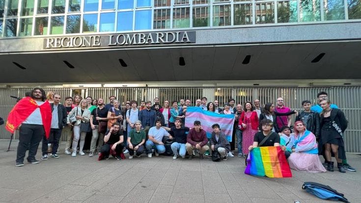 Carriere alias, il consiglio regionale della Lombardia boccia la mozione di Fratelli d’Italia. Esultano le opposizioni