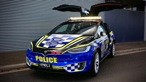 Australia, la polizia prova la Tesla Model X