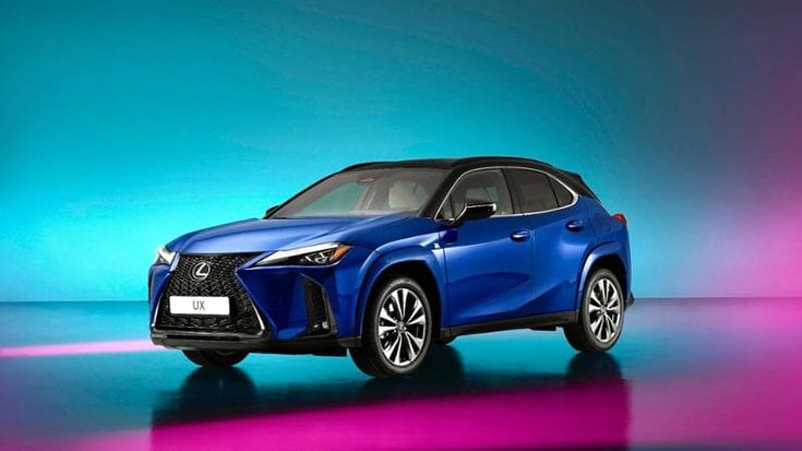 Lexus lancia il nuovo UX 300h Premium Hybrid e porta l’autonomia della full electric a 450 km