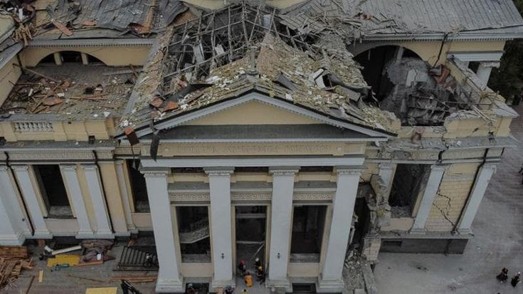 Attacco russo a Odessa: i missili sulla cattedrale feriscono al cuore la perla del Mar Nero