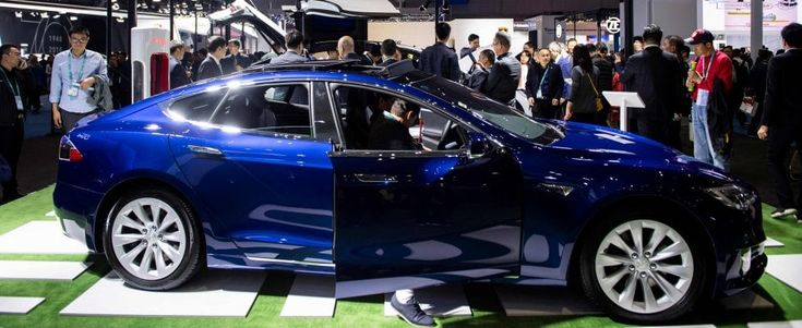 Tesla: una donna alla presidenza al posto di Elon Musk