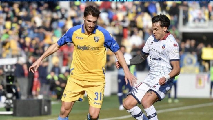 Serie B, Frosinone senza limiti. Cade la Reggina, il Sudtirol non ne approfitta. Il Cagliari vince in dieci