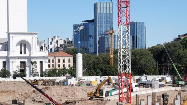 Tra scavi, gru e operai nella vecchia Fiera di Milano nasce la futura casa Rai