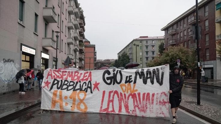 Il sabato del Leoncavallo: doppio corteo, in piazza anche antagonisti e ProPal