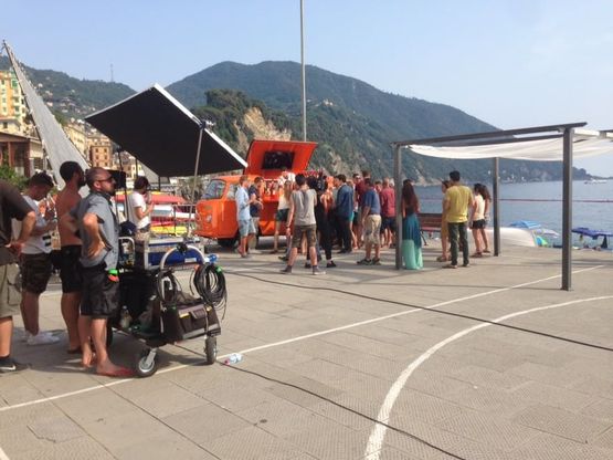 Spot tv, aperitivi, amari e stampanti, tutti pazzi per la Liguria