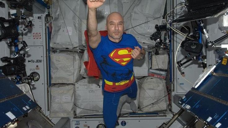 Parmitano: “La paura del buio mi ha fatto amare le stelle. L’ansia viene solo da padre”
