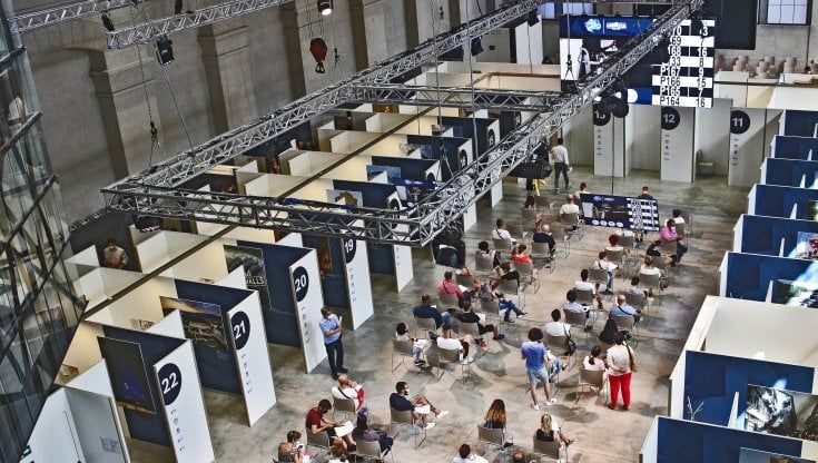 Covid, terza iniezione ma non per tutti. E dosaggio dimezzato