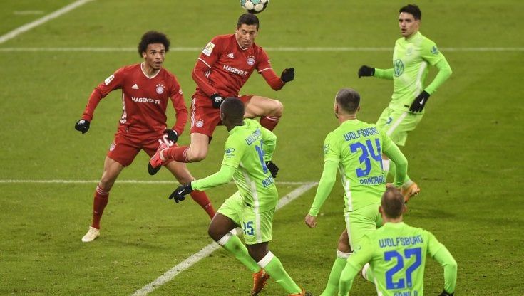Bundesliga: Lewandowski trascina il Bayern, ma in vetta resta il Leverkusen
