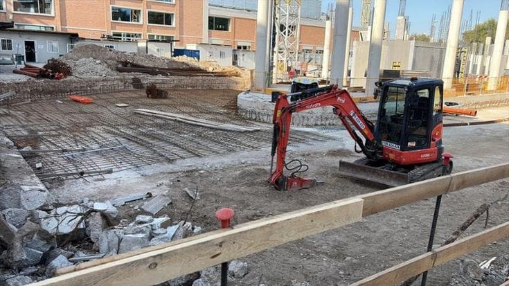 Incidente nel cantiere del Certosa District, operaio 21enne travolto da un muro di cemento armato