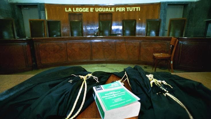 “Mamma, quell'uomo mi tocca e mi dà i soldi”: condannato a 11 anni. Per il pm andava assolto