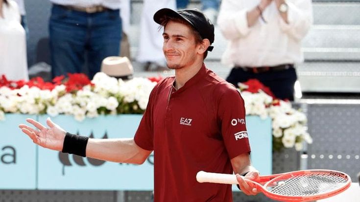 Arnaldi agli ottavi a Madrid, battuto Dzumhur. Il blackout ferma Berrettini e Musetti