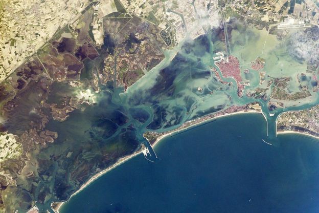 La Nasa si scopre romantica: la foto del giorno &egrave; Venezia