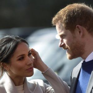 Il padre di Meghan Markle non sarà alle nozze: "Attacco cardiaco", ma prima ancora lo scandalo delle foto