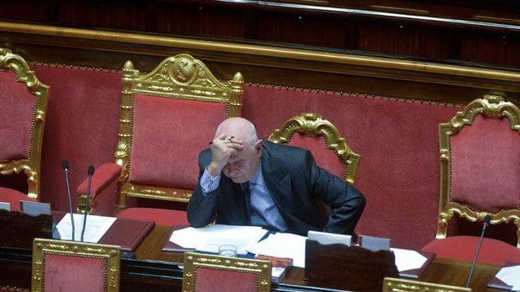 Carriere separate per i magistrati verso il sì, e su Berlusconi bagarre in aula