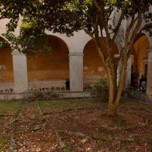 Trekking, pic nic e un grande abbraccio per salvare il convento di Nicosia