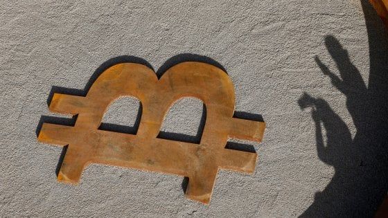 Twitter come Facebook e Google: vietata la pubblicità di bitcoin