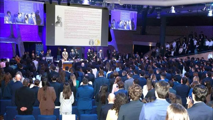 Fico al giuramento dei 700 nuovi medici:“Restate qui con stipendi più alti, conterà il merito”
