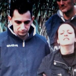 Veronica Panarello sulla tomba del piccolo Loris