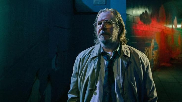 Gary Oldman: una spia come me, libera di avere i calzini bucati
