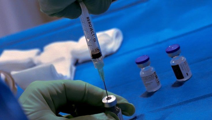 Terza dose, in ritardo un milione di siciliani: contagi a quota mille