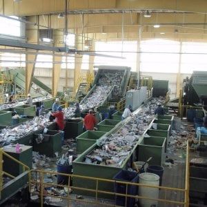 Potenza, operaio muore schiacciato in un macchinario per la separazione dei rifiuti