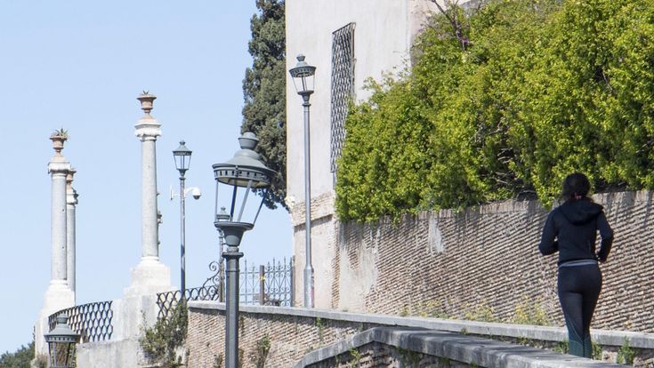 Coronavirus a Roma: Mister Valentini l’onorevole  a sua insaputa beccato in divieto di jogging