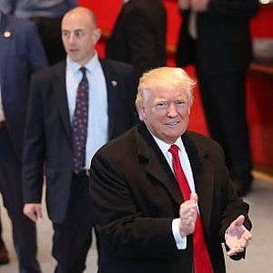 Trump, marcia indietro che gela i sostenitori