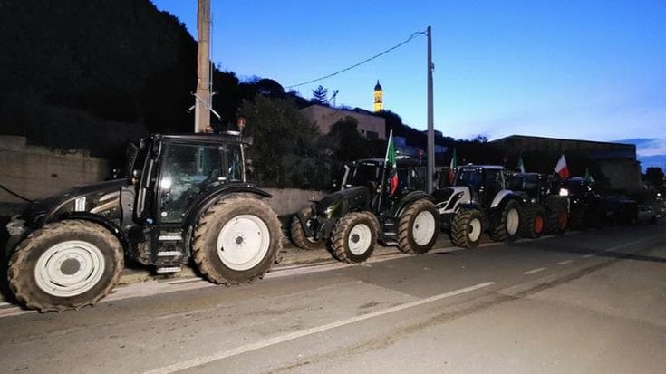 I trattori sono a Sanremo, ma la Rai non concede il palco agli agricoltori. “Amadeus leggerà un loro comunicato”