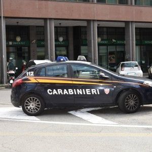 Sparatoria in centro a Piacenza, feriti due rapinatori