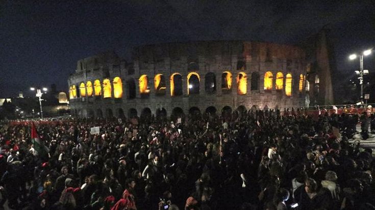 Corteo 8 marzo, la marea fucsia invade la Capitale: “Disarmiamo il patriarcato”
