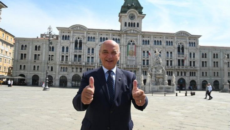 Alpini e molestie, il sindaco di Trieste: "Solo normali apprezzamenti, siamo maschi". NonUnaDiMeno? "Gentaglia"