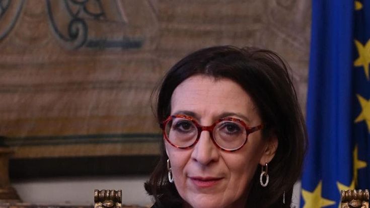 Elena Papa: “Così la politica si blinda nella gestione dei soldi pubblici”