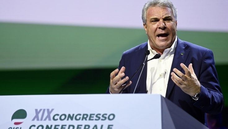 Cisl, Sbarra rieletto segretario all'unanimità
