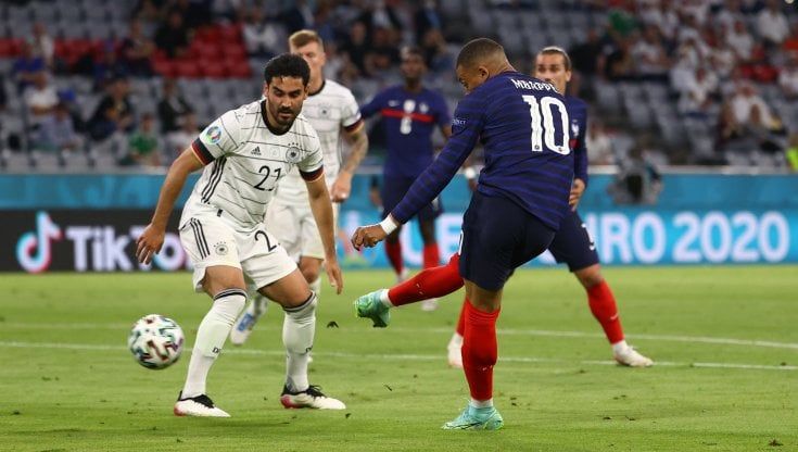Il pertugio di Mbappé, il balletto di Platini: quelle magie cancellate che restano nella memoria